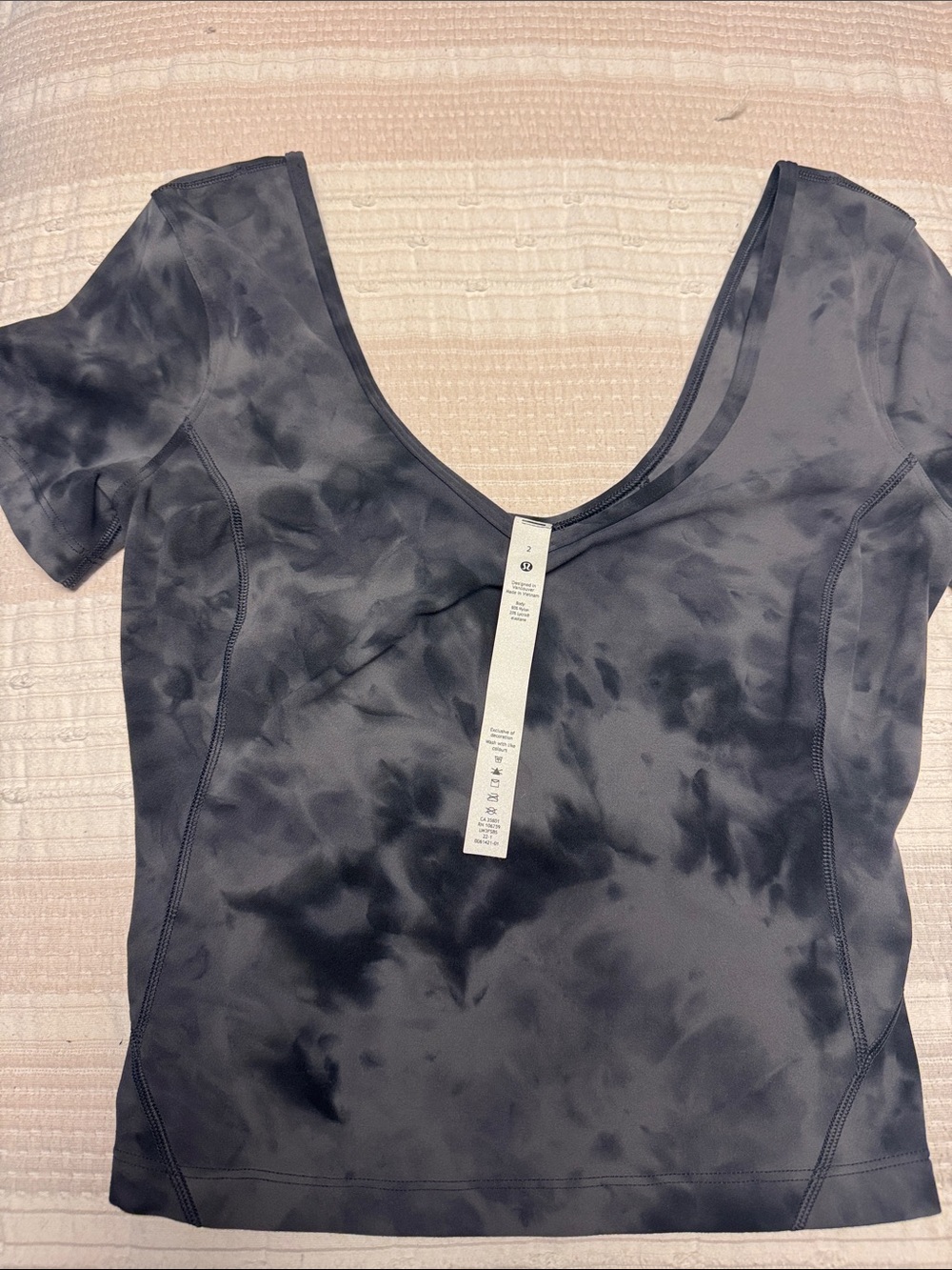 Lululemon  size 2 crop Women's Short Sleeve Scoop Neck Top in Charcoal Tie-Dye